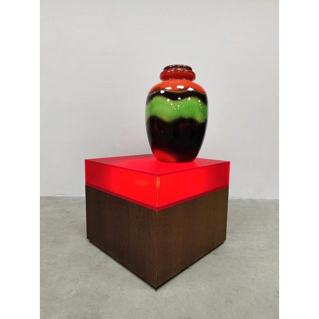 Light up your room! with this awesome side table, corner table and/or display in 1 you will steal the show. Country of...