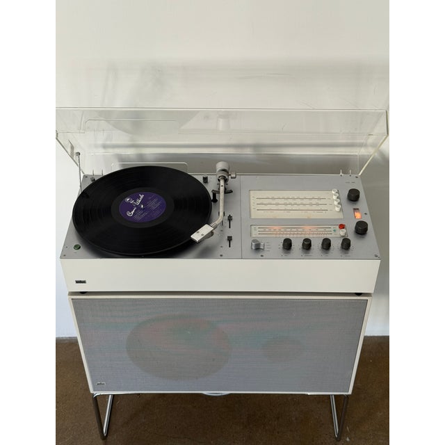 Dieter Rams Braun L60 Floor Speaker With Audio 300 Designed by Dieter Rams, 1970’s For Sale - Image 4 of 6