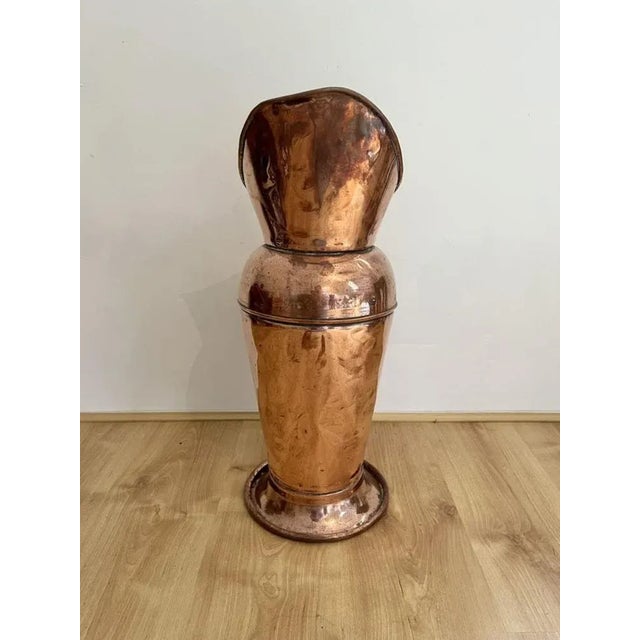 Outstanding quality large antique Victorian copper jug having a shaped handle to the back with a shaped tapering body...