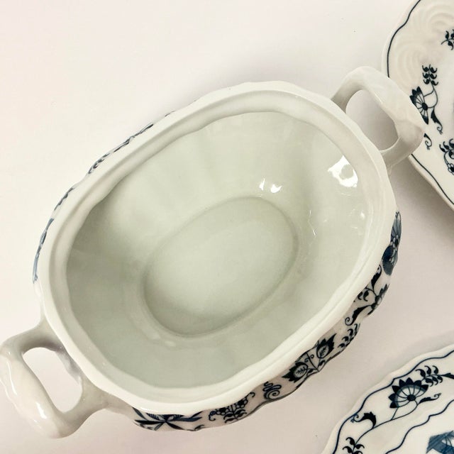 1970s Vintage Japanese Chinoiserie Meissen Blue Danube Soup Tureen & Underplate For Sale - Image 14 of 16