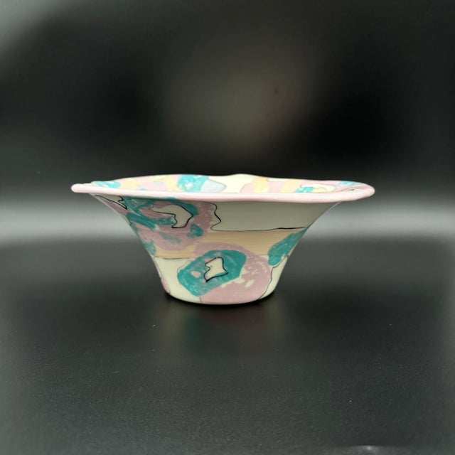 1980s Post-Modern Geometric Art Hand-Painted Centerpiece Bowl by Gibson Signed For Sale - Image 4 of 8