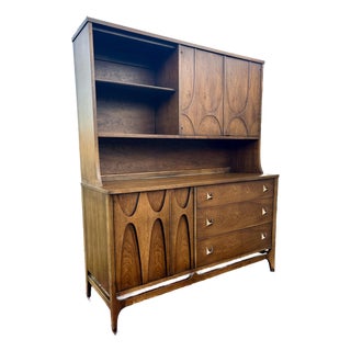 Vintage Mid-Century Modern Walnut Broyhill Brasilia Hutch Credenza Sideboard For Sale