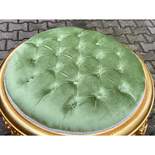 1980s Italian Baroque Rococo Gilt Ottoman Bench – Hand-Carved Beechwood & Tufted Green Velvet For Sale - Image 6 of 12