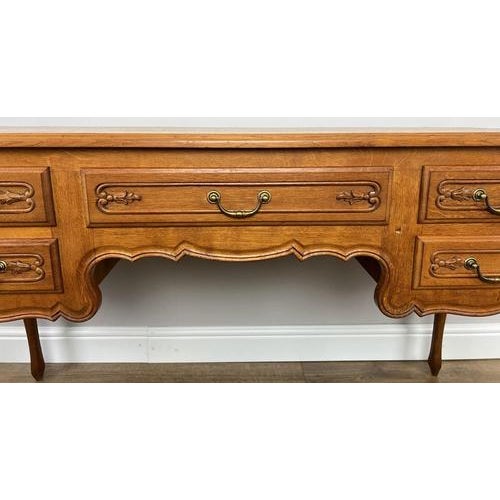 Vintage French Louis XIV Sideboard in Oak For Sale - Image 6 of 16