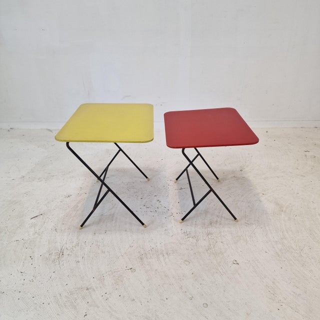 Very cute set of 2 coffee or side tables, fabricated by Pilastro in the 60's. Stylish because of its sleek sloping legs...