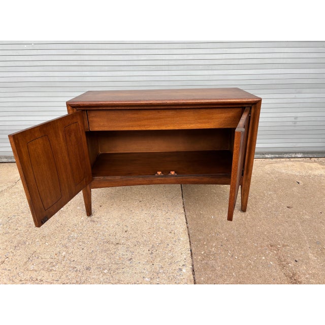Brown Broyhill Emphasis Small 2-Door Cabinet/ Credenza For Sale - Image 8 of 12