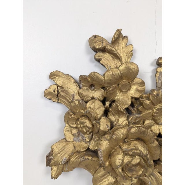 Carved and Gilded Wooden Ornaments with Floral Bouquets, Set of 2 For Sale - Image 10 of 11