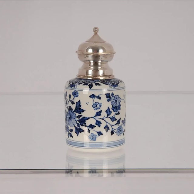 Dutch Blue and White Delftware Plates, Tea Caddy & Wanli Crow Cups, 1950s, Set of 5, in None conditions. Designed before 1890