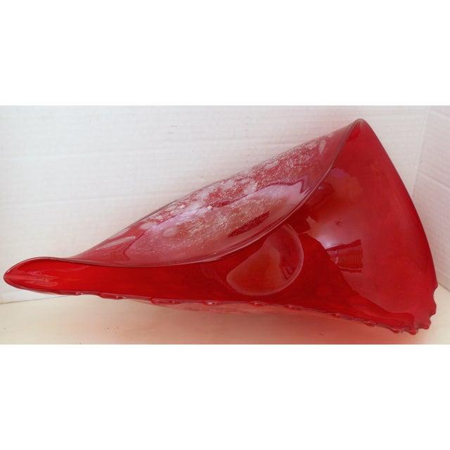 Large Centerpiece Festive Art Glass Hand-Blown Crimson Red and White-Speckled Conch Shell For Sale In San Diego - Image 6 of 15