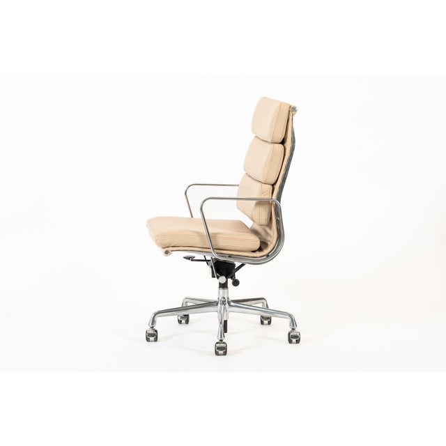 Herman Miller Eames Herman Miller Tall Cream Leather Office Chair Aluminum Group For Sale - Image 4 of 12