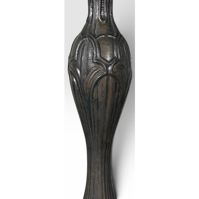 Vintage Tiffany Style Leaded Stained Glass Daffodil Table Lamp With Bronzed Fluted Base For Sale - Image 10 of 14