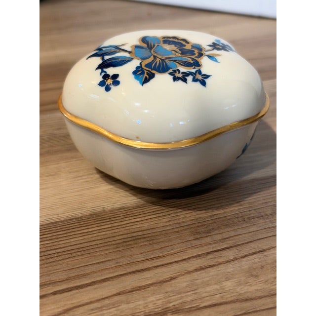 White Lenox Pagoda 5-Sided Porcelain Trinket or Powder Box For Sale - Image 8 of 13
