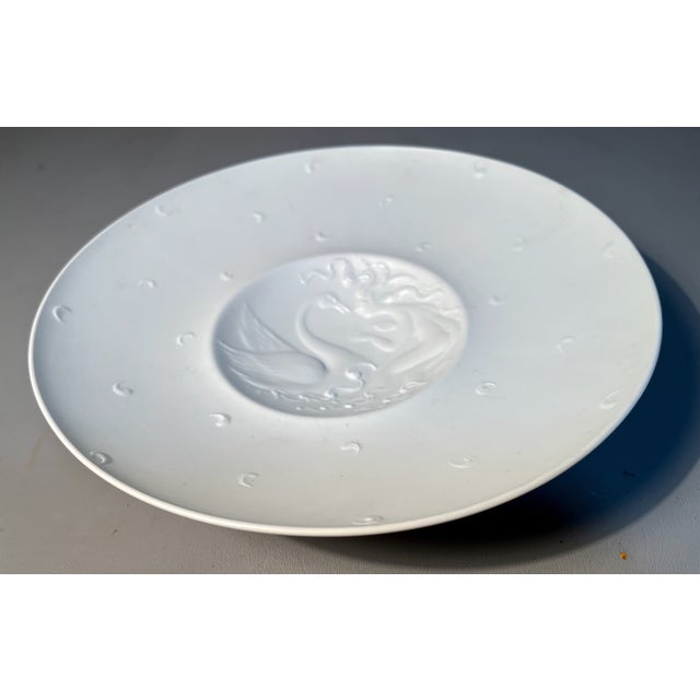 Bjorn Wiinblad Lady & Swan Bowl Rosenthal Footed White Porcelain Relief Mint Condition For Sale In Providence - Image 6 of 6