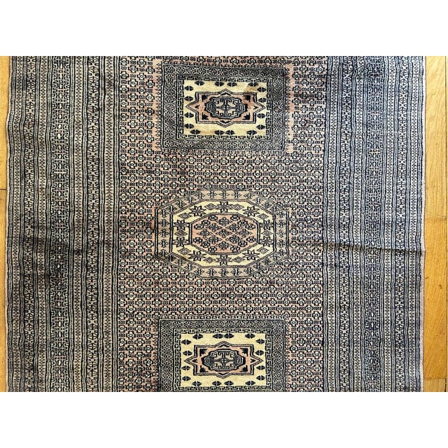 1970s Vintage Rug, Pakistan, 1970s For Sale - Image 5 of 12