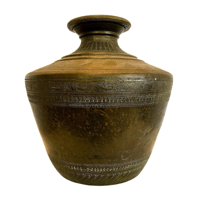 Indian A Late 19th-Century Tamil Ritual and Utilitarian Bronze Water Vessel For Sale - Image 3 of 14