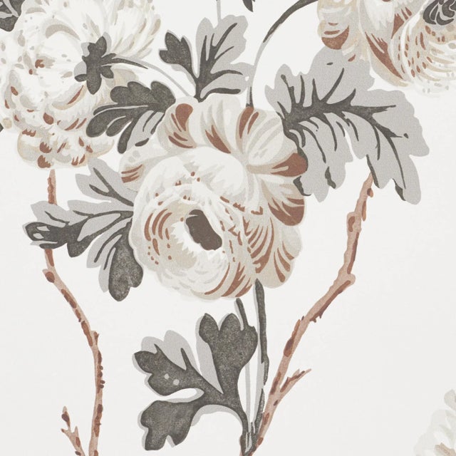 Contemporary Sample - Schumacher x Veere Grenney Betty Wallpaper in Charcoal For Sale - Image 3 of 5