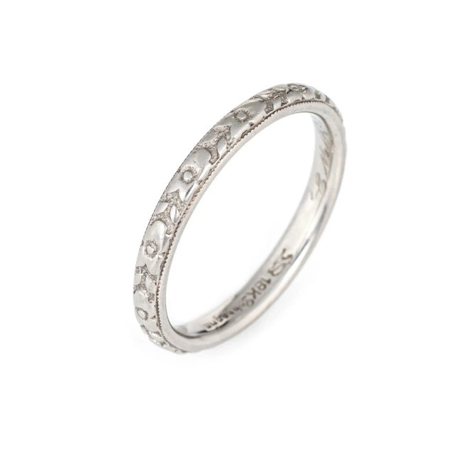 This is part of Chairish’s Fine Jewelry assortment. Elegant vintage Art Deco era band (circa 1920s to 1930s) crafted in...