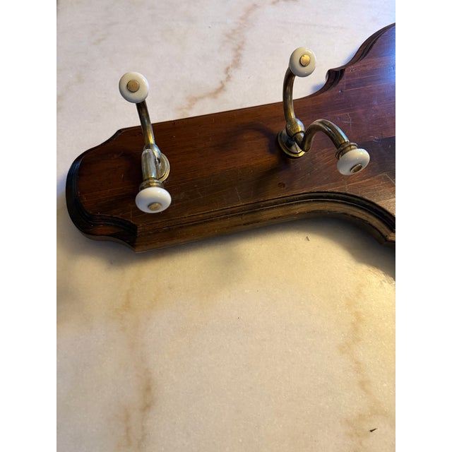 1970s Vintage Ethan Allen Old Tavern Antiqued Pine Hall Mirror With Coat & Hat Hooks For Sale - Image 5 of 12