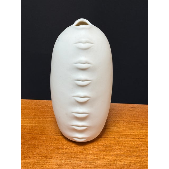 White Jonathan Adler Gala Lips Vase For Sale - Image 8 of 12