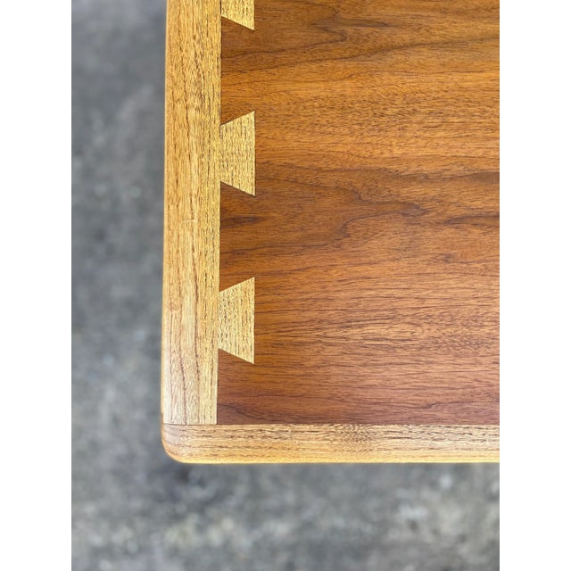 Wood Mid Century Modern ‘Acclaim’ Square Side Table With Curved Lower Shelf | AltaVista Lane Furniture For Sale - Image 7 of 13