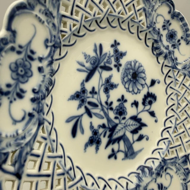 1930s Vintage Pierced Plate with Blue Onion Pattern from Meissen, 1930s For Sale - Image 5 of 14