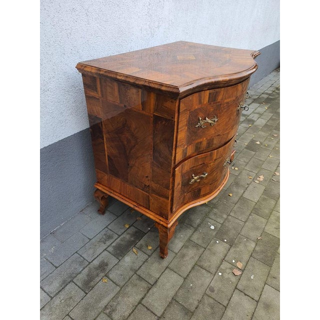 Mid 18th Century Small Baroque Chest of Drawers in Walnut, 1760 For Sale - Image 5 of 7