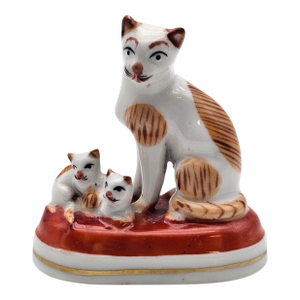 Samson Paris Chelsea-Style Porcelain Cat Family Figurine