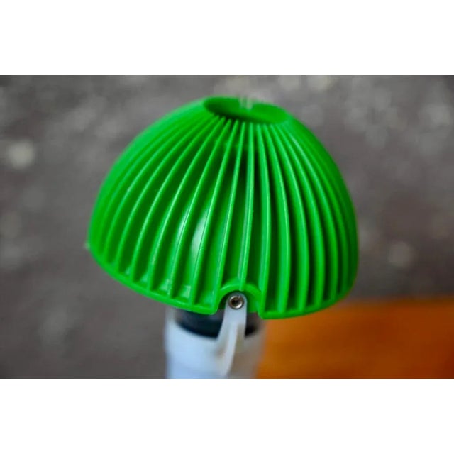 Mushroom Clip Desk Lamp in Green Plastic, France, 1980s For Sale - Image 6 of 8