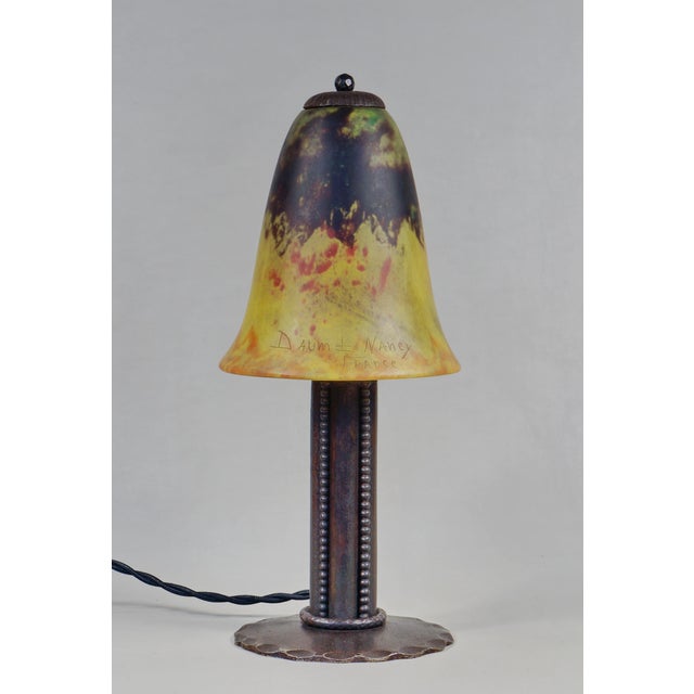 1920s 1920s French Art Deco Daum and Vasseur Table Lamp Yellow Burgundy Mottled Glass Wrought Iron For Sale - Image 5 of 11