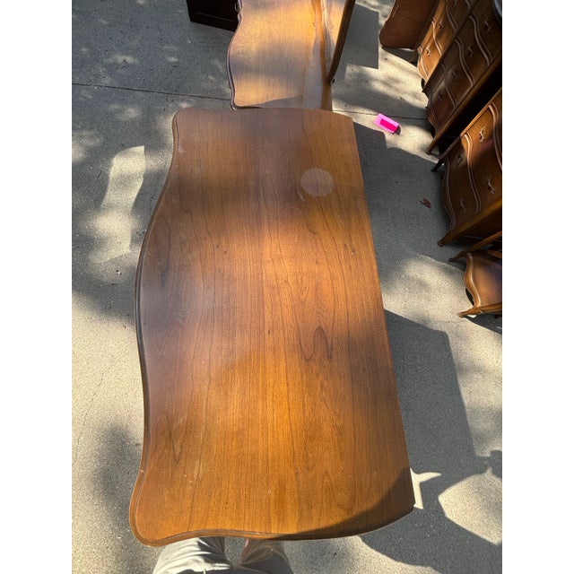 A vintage Bassett Furniture chest of drawers that reflects mid-20th-century American craftsmanship, blending sturdy...