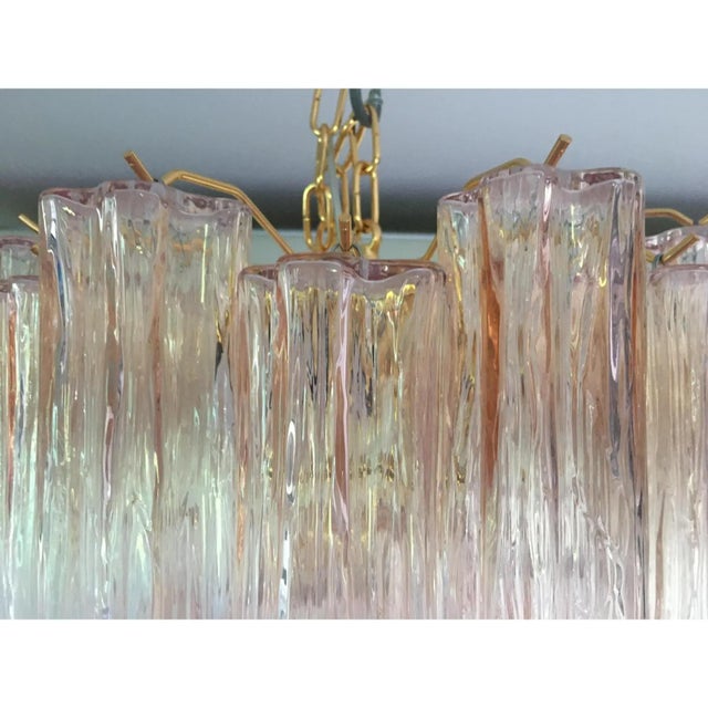 Murano Venini-Style Pink Murano Glass Tronchi Chandelier – Italian Art Lighting For Sale - Image 4 of 6