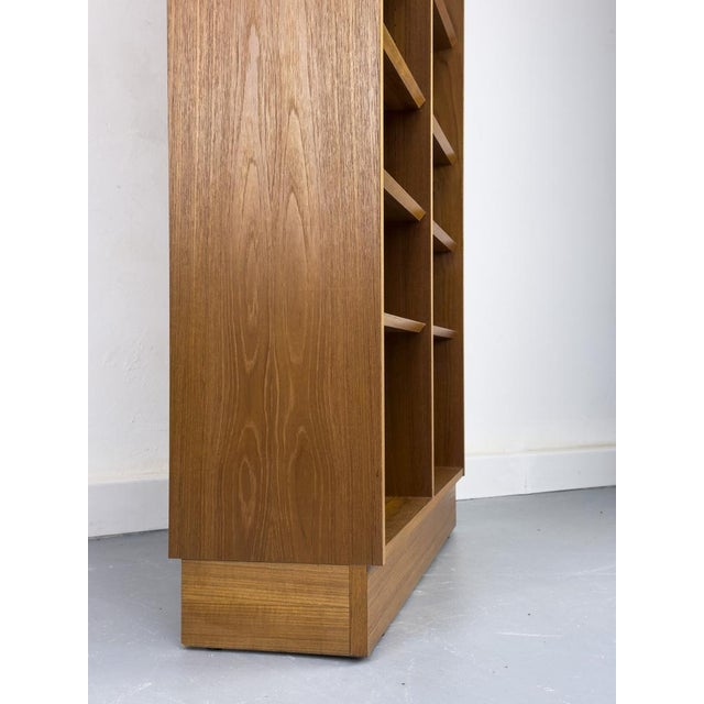 Large Vintage Teak Bookcase by Carlo Jensen for Hundevad & Co., 1960s For Sale - Image 6 of 18