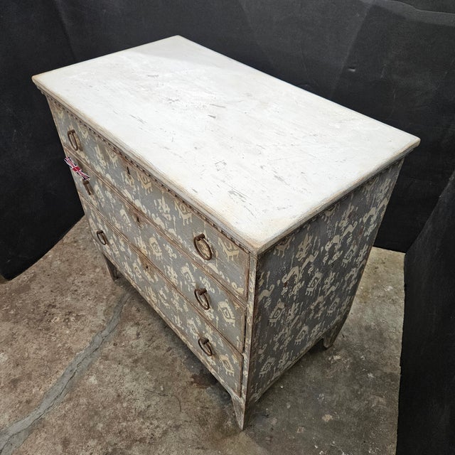Gray Late 19th Cenutry Grey & White 3 Drawer Italian Style Commode With Dental Molding Accent For Sale - Image 8 of 18