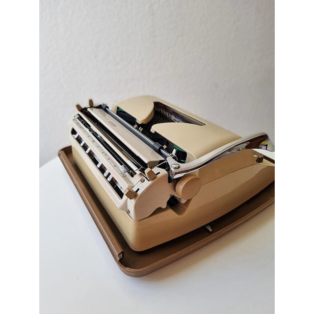 1960s Vintage German Triumph Typewriter with Case, 1960s For Sale - Image 5 of 10