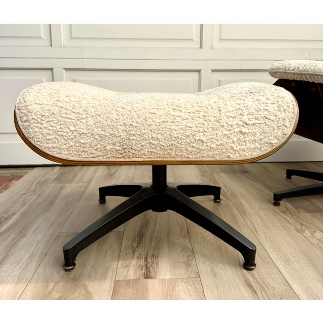 Wood Vintage Northfield Eames-Style Lounge Chair & Ottoman in Walnut & Ivory Bouclé For Sale - Image 7 of 16