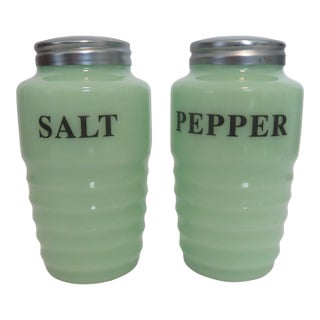 Jadeite Jeannette Ribbed Beehive Salt & Pepper Shakers Vintage / 2 For Sale