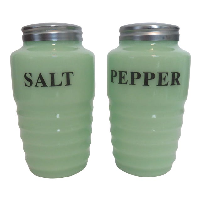 Jadeite Jeannette Ribbed Beehive Salt & Pepper Shakers Vintage / 2 For Sale