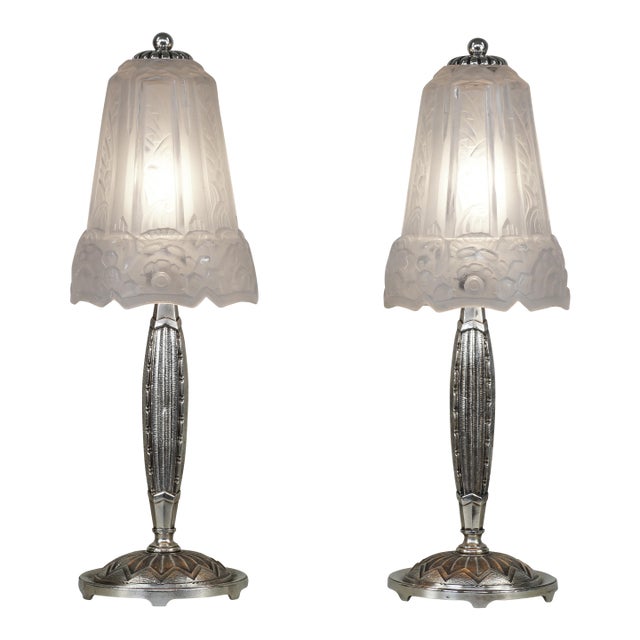Maynadier Pair of French Art Deco Floral Frosted Glass Table Lamps - 1930s For Sale