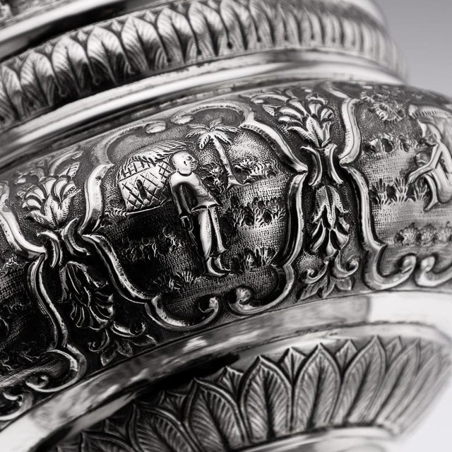 Antique 20th Century Indian Calcutta Silver Repoussé Vase from Dass & Dutt, 1900s For Sale - Image 17 of 18