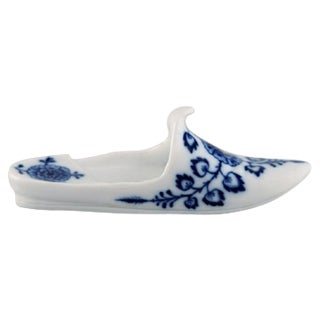 Antique German Miniature Slipper in Hand-Painted Porcelain from Meissen For Sale