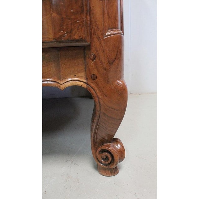 Louis XV / Louis XVI Transition Chest of Drawers in Solid Blonde Walnut, 18th Century For Sale - Image 13 of 18