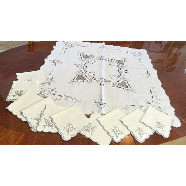 Art Deco Linen Tablecloth 32" X 33" , 10 Napkins C1930 Cream With Gray Trim Pristine For Sale - Image 18 of 18