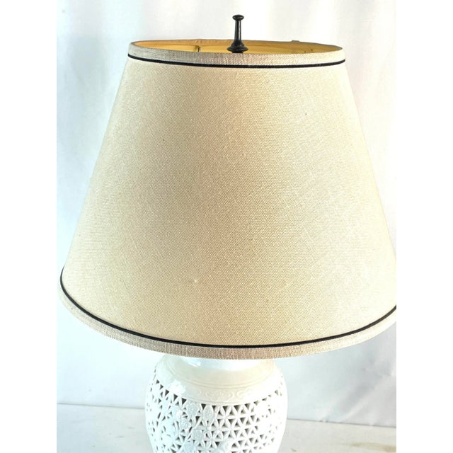 Vintage Blance De Chine Table Lamp With Avian and Floral Motif For Sale In San Diego - Image 6 of 7