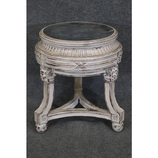 French Regency Style Distressed Finished Marble Top Round End Table Pedestal For Sale In Philadelphia - Image 6 of 12