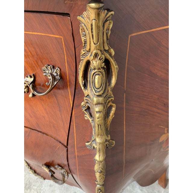 Early 20th Century French Louis XV Style Fine Kingwood and Marquetry Ormolu Mounted Bombe Commode For Sale - Image 10 of 18
