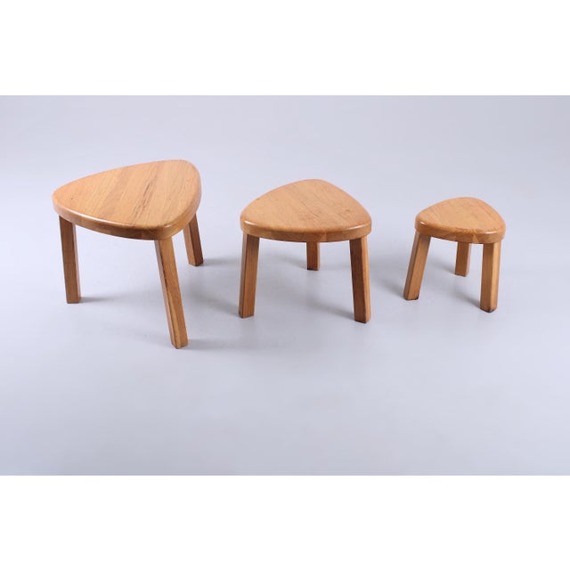 Light Oak Triangular Nesting Tables by Charlotte Perriand, 1970s, Set of 3 For Sale - Image 12 of 13