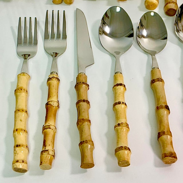 Vintage Home is pleased to present this set of natural Bamboo and 18/8 Stainless Steel flatware. Each piece is marked 304...