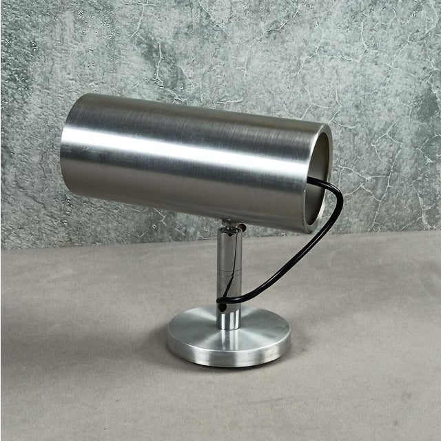 Projector can be tilted and rotated - ball-and-socket joint allows many positions (photos) - quality workmanship, like the...