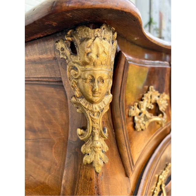 French Fine 18th Century French Regence Period Walnut Commode With Ormolu Mounta For Sale - Image 3 of 7