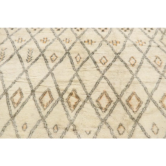 Berber Tribes of Morocco Vintage Berber Beni Ourain Moroccan Rug - 05'07 X 09'09 For Sale - Image 4 of 10